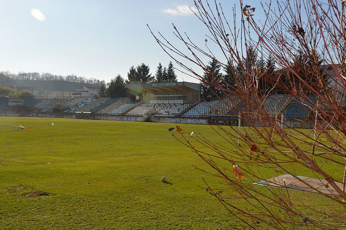 VIDEO + FOTO Cum arată acum locul în care s-au născut povești savuroase în anii ’90: bani pentru echipă câștigați la ruletă și oferta lui Gigi Becali înainte de a cumpăra Steaua