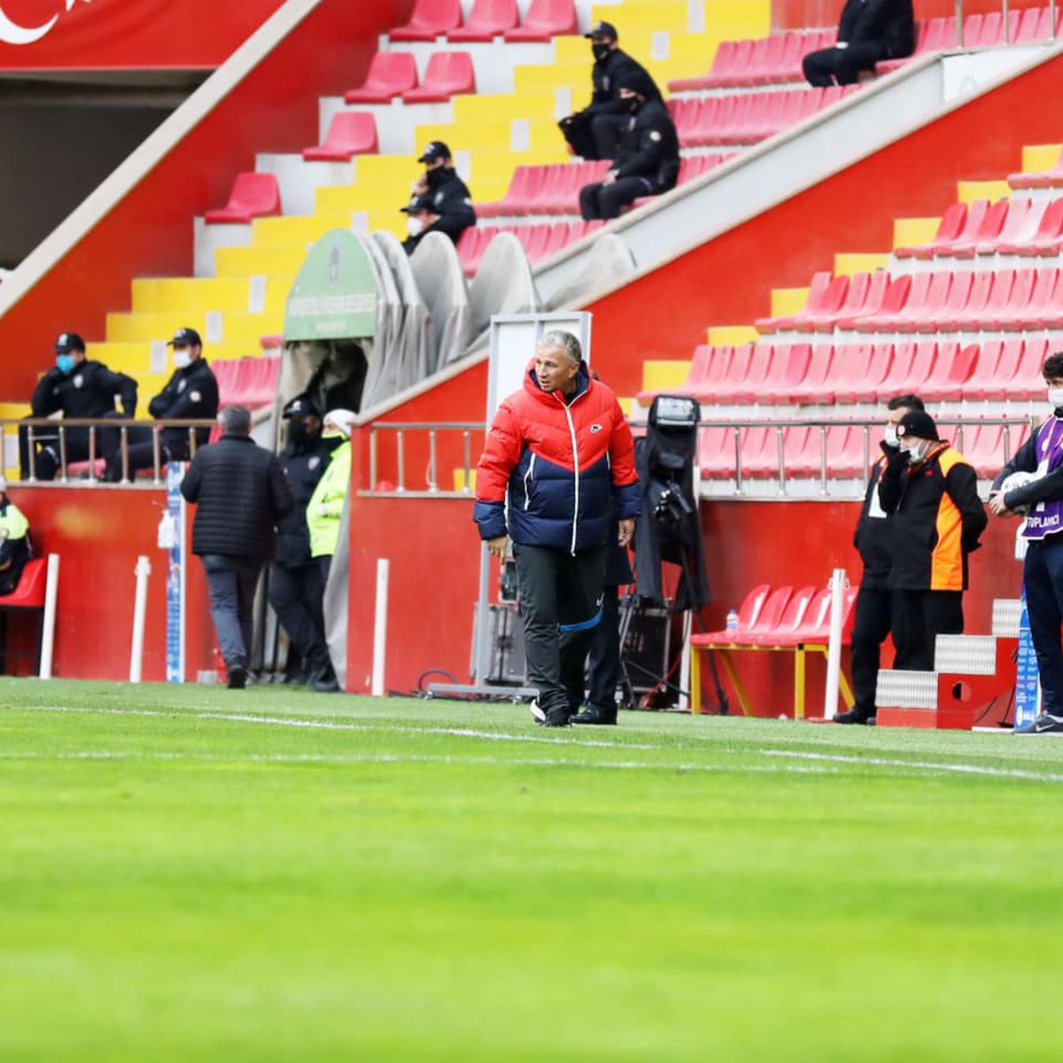 Kayserispor - Alanyaspor 1-1 » Echipa lui Dan Petrescu ratează a doua victorie consecutivă: Săpunaru a fost eliminat