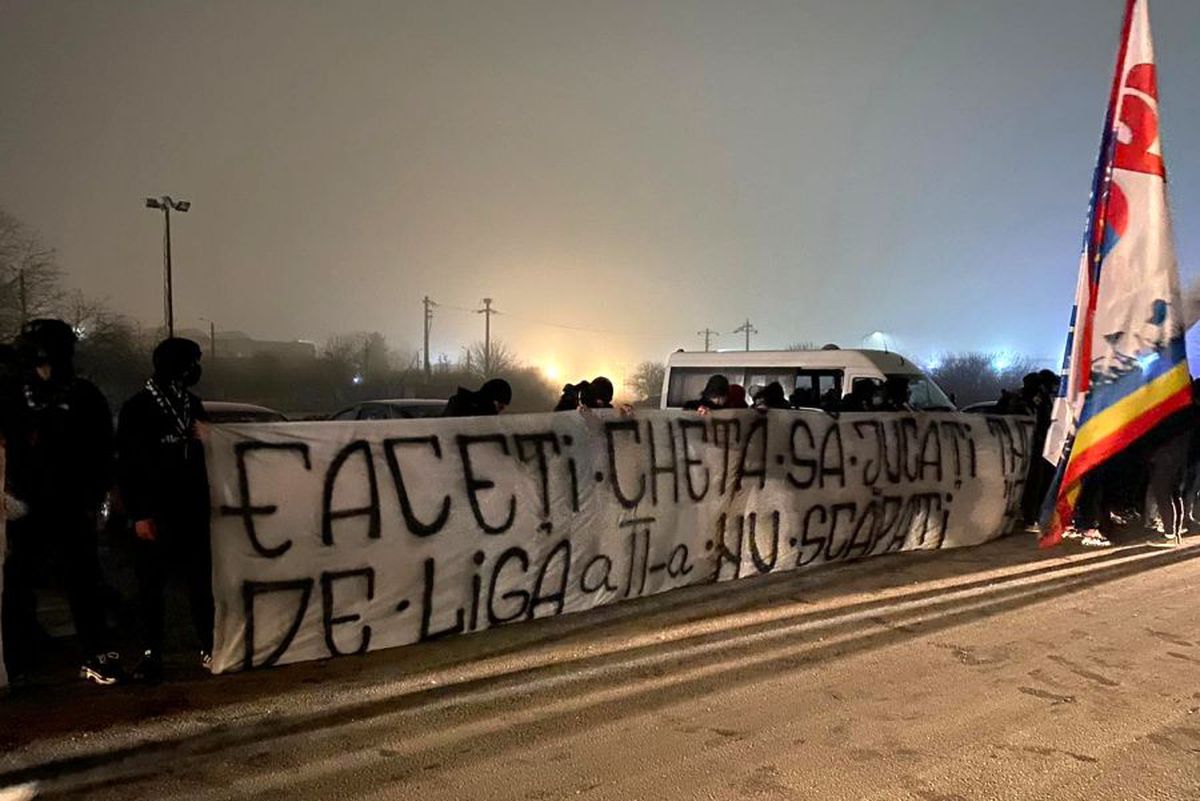 DINAMO - FCSB. VIDEO Ca în vremurile bune! Atmosfera creată de suporterii roș-albaștrilor înainte de Derby de România