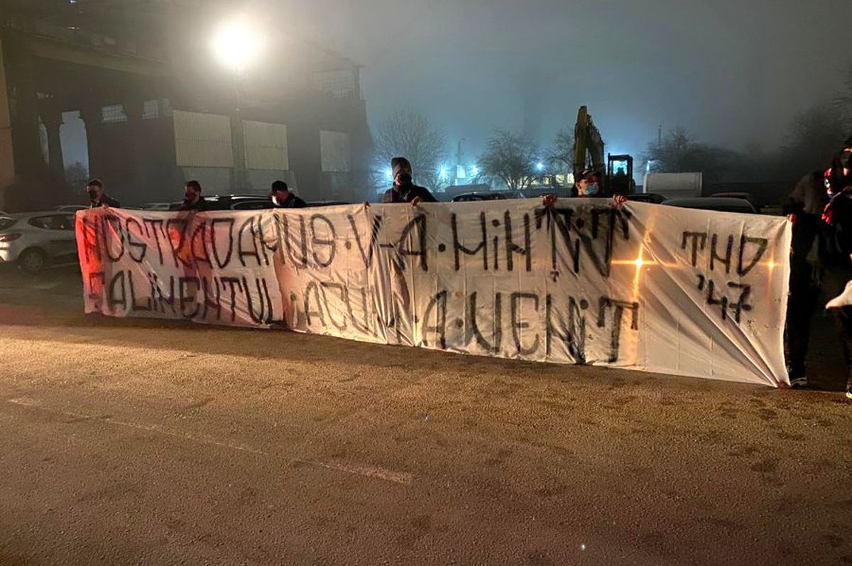 Dinamo - FCSB. Peluza Nord, 3 mesaje dure și un derapaj la adresa PCH: „Faceți chetă să jucați / De Liga 2 să scăpați”