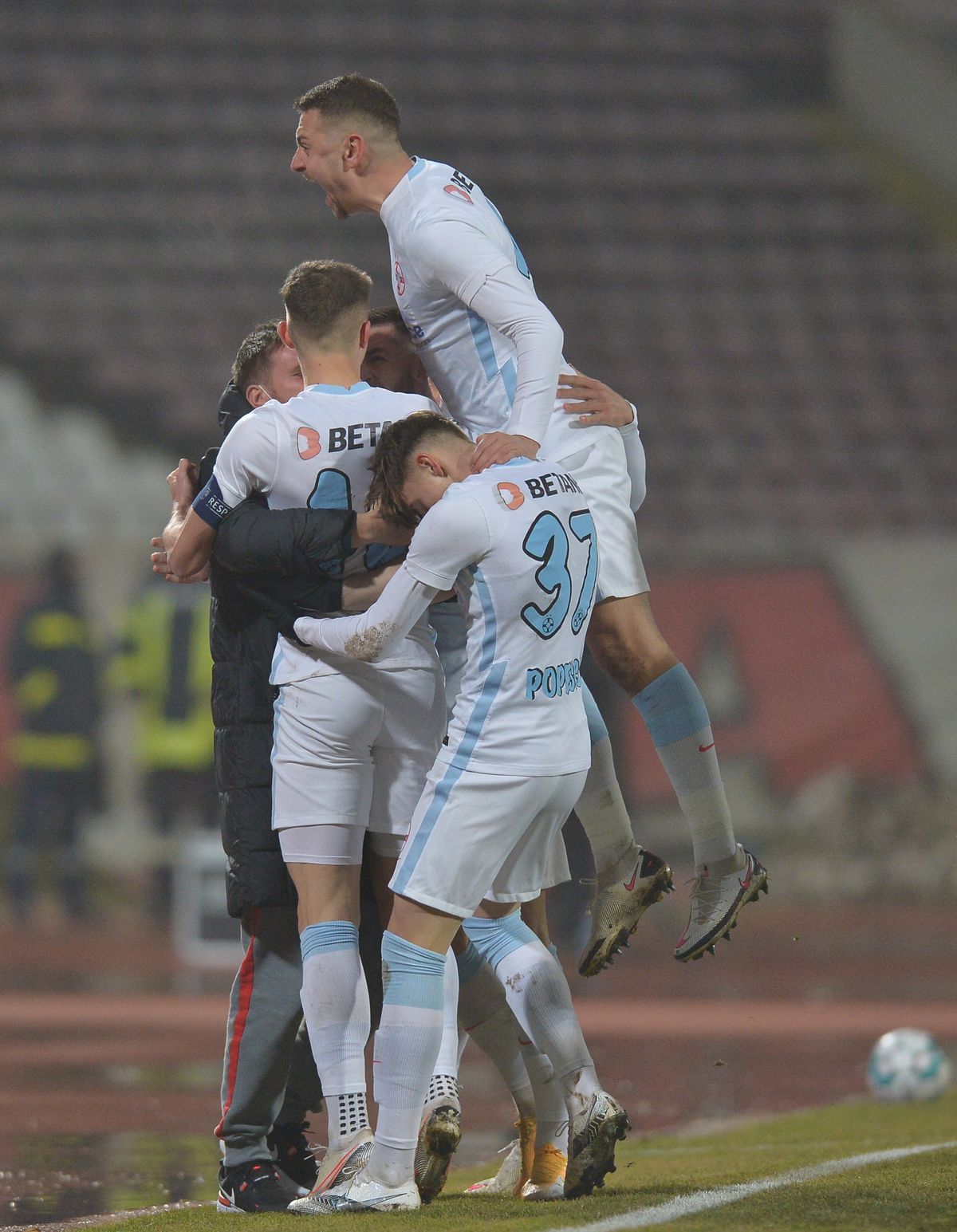 Dorinel Munteanu, cucerit de Octavian Popescu: „Ştiţi că nu arunc uşor vorbe, dar acest tânăr arată altceva. De la Hagi n-am mai văzut așa ceva” » Cu ce star din Premier League l-a mai comparat