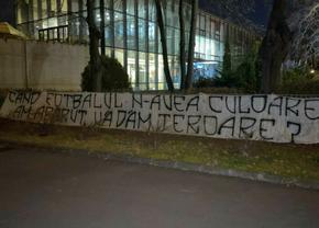 Fanii Rapidului s-au dus să protesteze la sediul FRF: „Vă dăm teroare?”