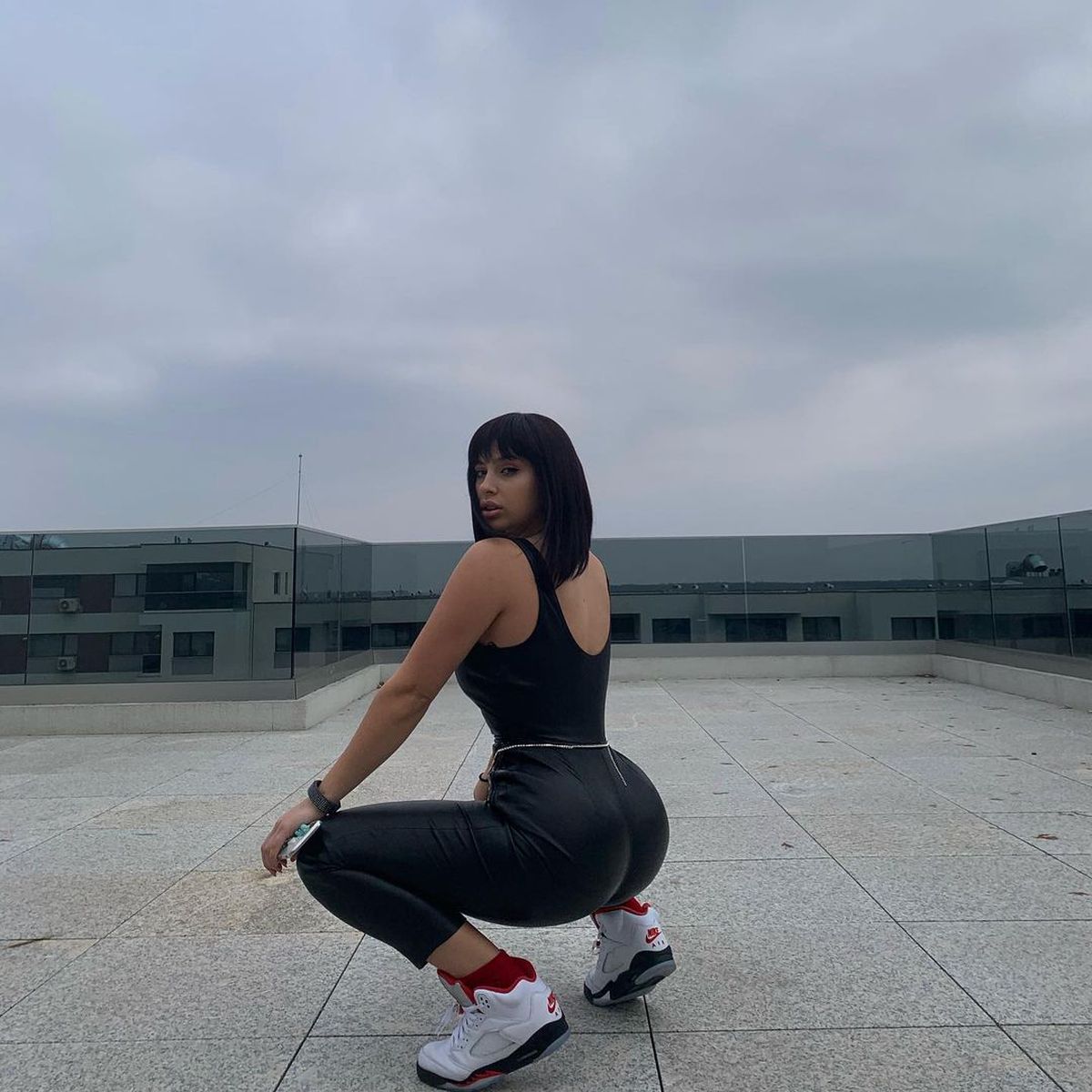 Ioana Timofeciuc, soția lui Florinel Coman, s-a apărat după ce a fost acuzată că a condus cu copilul la volan