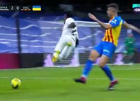 „Și-a pierdut mințile!” » Până și antrenorul Valenciei a fost șocat de intrarea asupra lui Vinicius