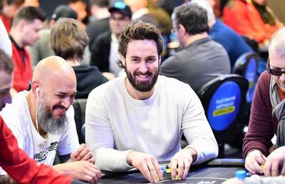 Top 7 sfaturi care te vor ajuta să faci trecerea de la Poker Online la Poker Live, fără să știe nimeni că ești începător