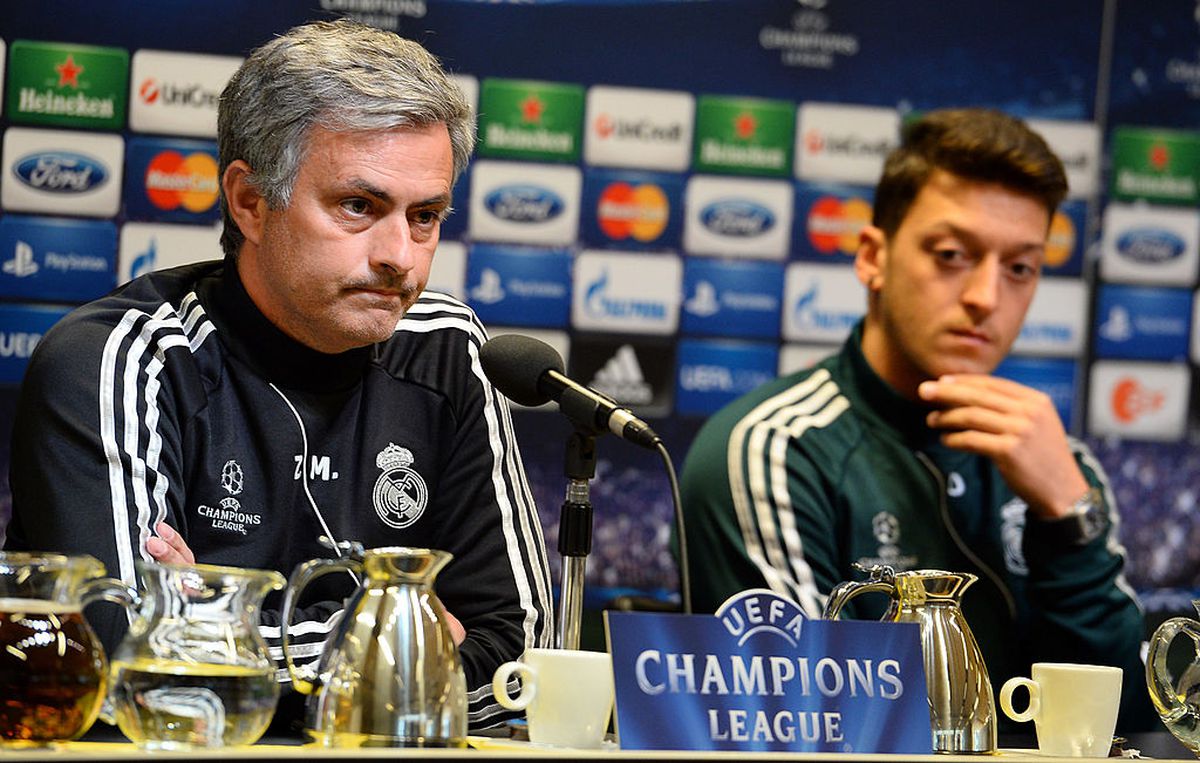 Mesut Ozil s-a retras