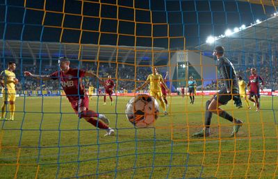 „E dezamăgire mare!” » Jucătorii Petrolului, dărâmați în vestiar după eșecul cu CFR Cluj: „E greu să vii la stadion”