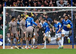 Fanii lui Tottenham au răbufnit: „Schimbările au fost un dezastru” + „Drăgușin a jucat hochei”