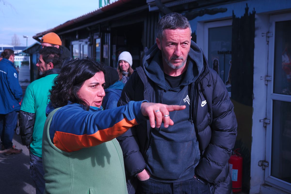 Mihai Stoica și fiica sa, Teodora, au gătit pentru câinii fără stăpân de la Adăpostul Speranța » Replica lui MM pentru „câinii” din Liga 1, după ce Dinamo a ajuns ultima în clasament