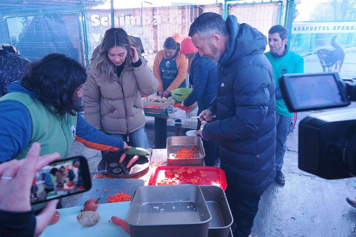 Mihai si Teodora Stoica la adapostul de caini