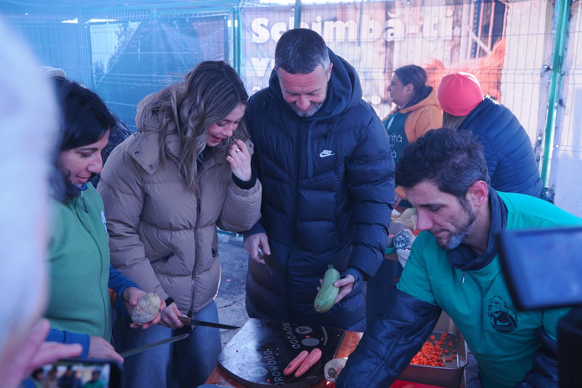 Mihai si Teodora Stoica la adapostul de caini