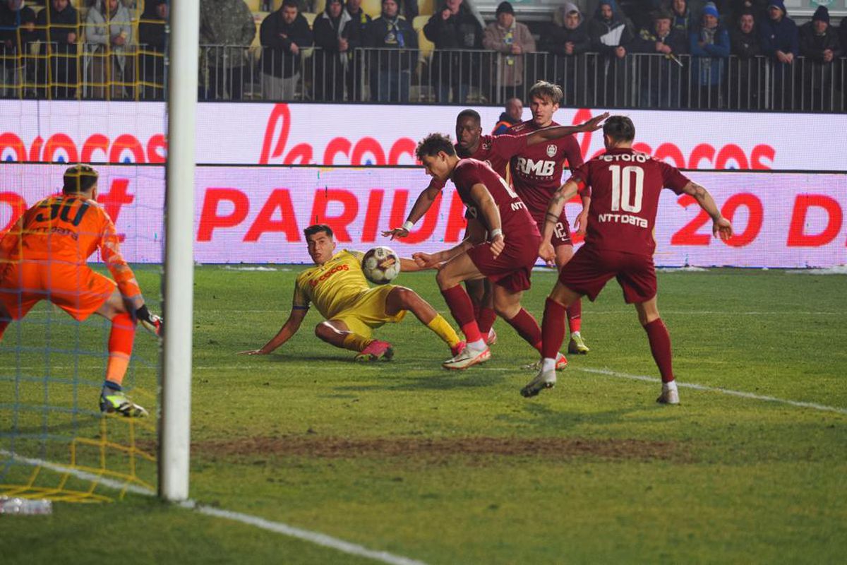 Fumatul interzis, nu și pentru președinte! 10 detalii de la Petrolul - CFR Cluj, observate de reporterii GSP prezenți la Ploiești