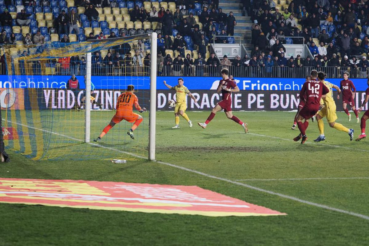 „E dezamăgire mare!” » Jucătorii Petrolului, dărâmați în vestiar după eșecul cu CFR Cluj: „E greu să vii la stadion”