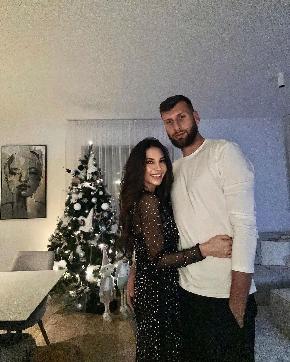 Ea e sexy-iubita noului jucător de la Petrolul! Simona face senzație pe internet cu formele ei