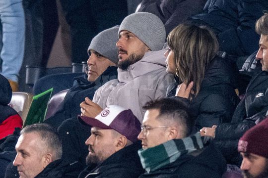 Jakub Hromada, cu geacă și căciulă gri/ foto Raed Krishan (GSP)