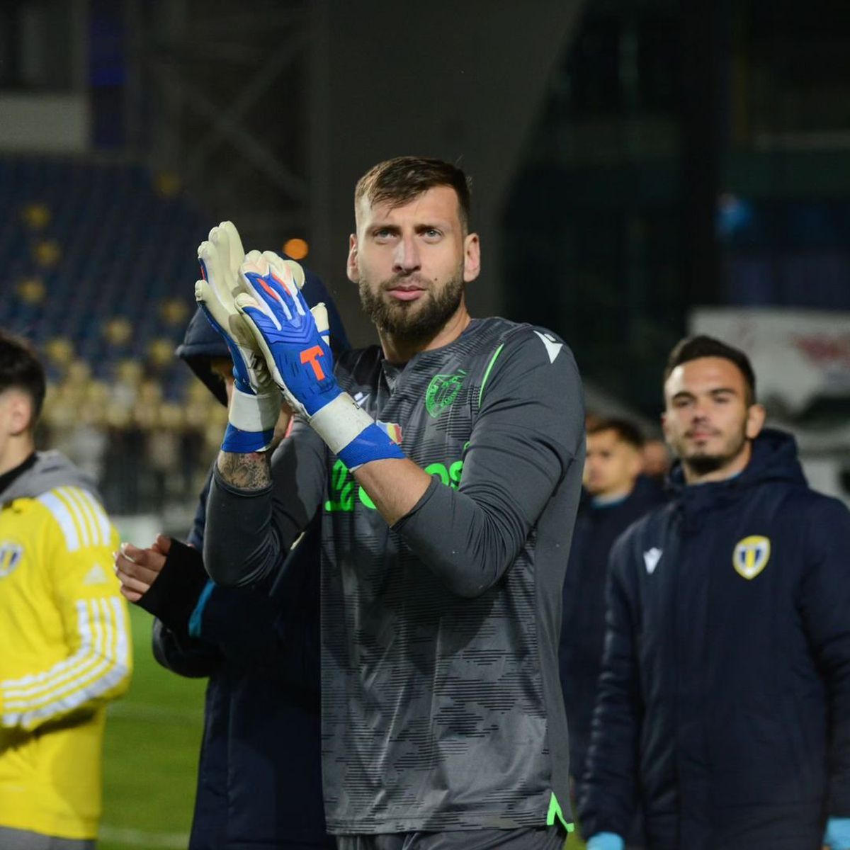 Ea e sexy-iubita noului jucător de la Petrolul! Simona face senzație pe internet cu formele ei