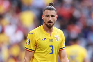 Gol imens în defensiva naționalei » 7 stoperi la care poate apela Lucescu, după accidentarea lui Radu Drăgușin