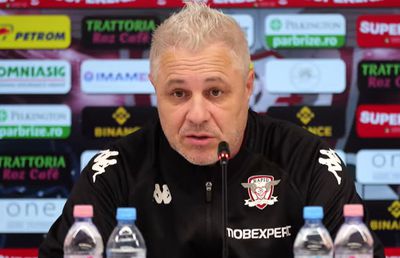 Șumudică, furibund la conferință din cauza programului: „Straniu! Ar trebui să fim respectați. Dacă domnul Petrescu se plânge, zic și eu”