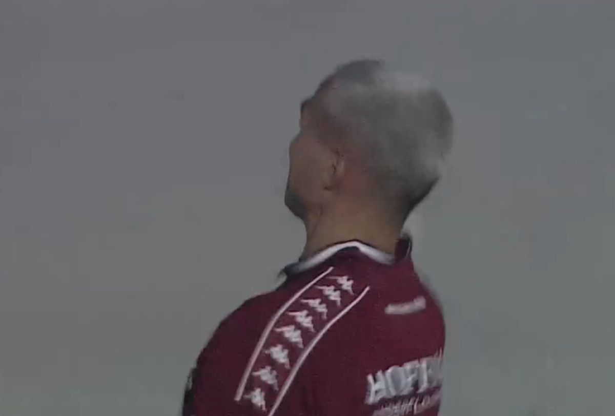 Imagini emoționante după Hermannstadt - Rapid » Cristian Manea, în lacrimi, consolat de coechipieri