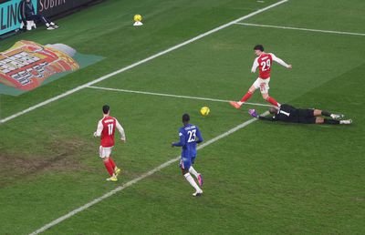 Arsenal a dat lovitura în minutul 90+7 contra lui Chelsea și s-a calificat în finala Cupei Ligii Angliei
