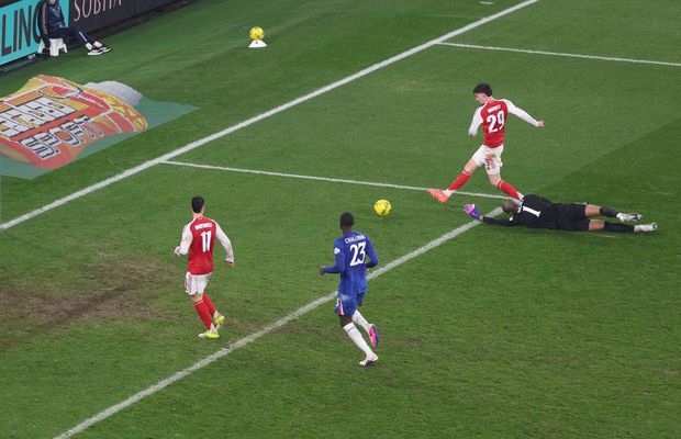 Arsenal a dat lovitura în minutul 90+7 contra lui Chelsea și s-a calificat în finala Cupei Ligii Angliei