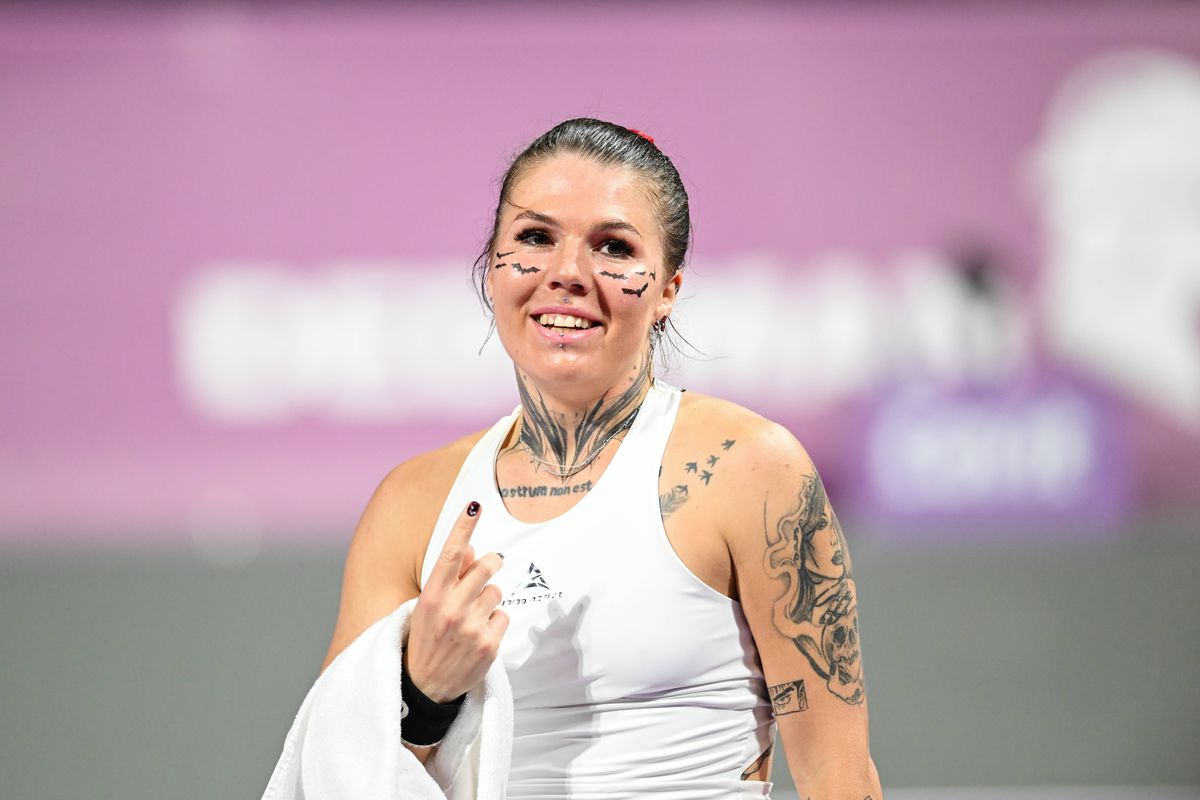 Ucraineanca Oleksandra Oliynykova s-a calificat în „sferturi” la Transylvania Open și s-a ținut de cuvânt » Gest de protest la fileu