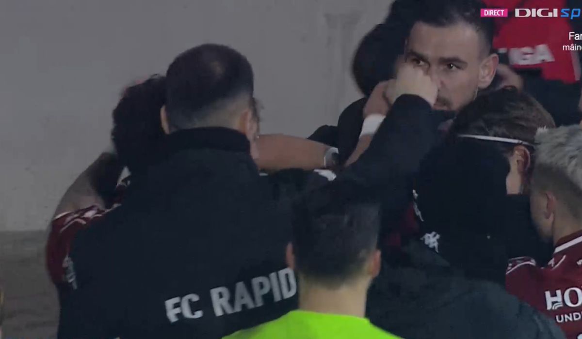 Imagini emoționante după Hermannstadt - Rapid » Cristian Manea, în lacrimi, consolat de coechipieri