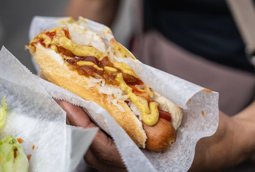 Hot-dog-ul, unul dintre alimentele ultra-procesate, ușor de marketizat, foto: Imago