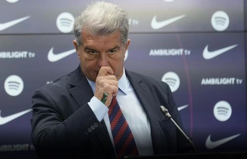 Joan Laporta, președintele Barcelonei, cel care stă în spatele artificiilor unui club cu datorii de peste un miliard de euro