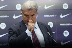 Culisele vânzării lojelor VIP de pe Camp Nou » Transferurile Barcelonei, legate de banii afaceristului cu trecut dubios + Cum a devenit „operatorul de telecomunicații” al clubului!