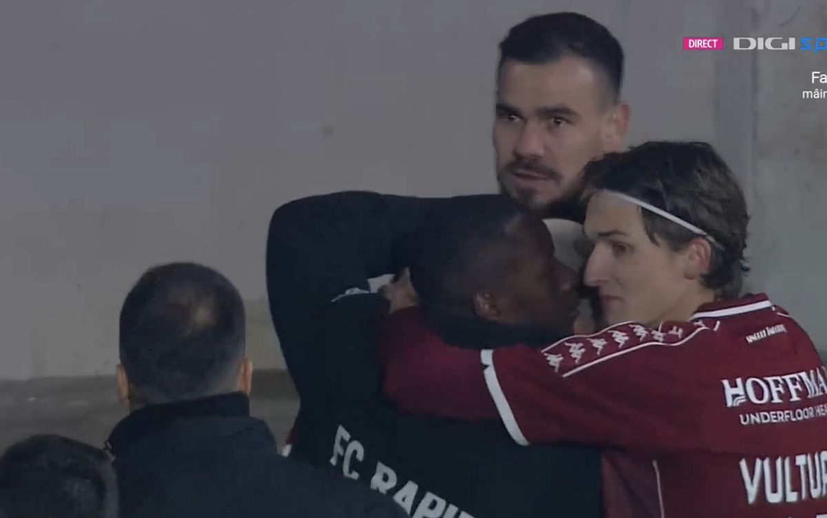 Imagini emoționante după Hermannstadt - Rapid » Cristian Manea, în lacrimi, consolat de coechipieri
