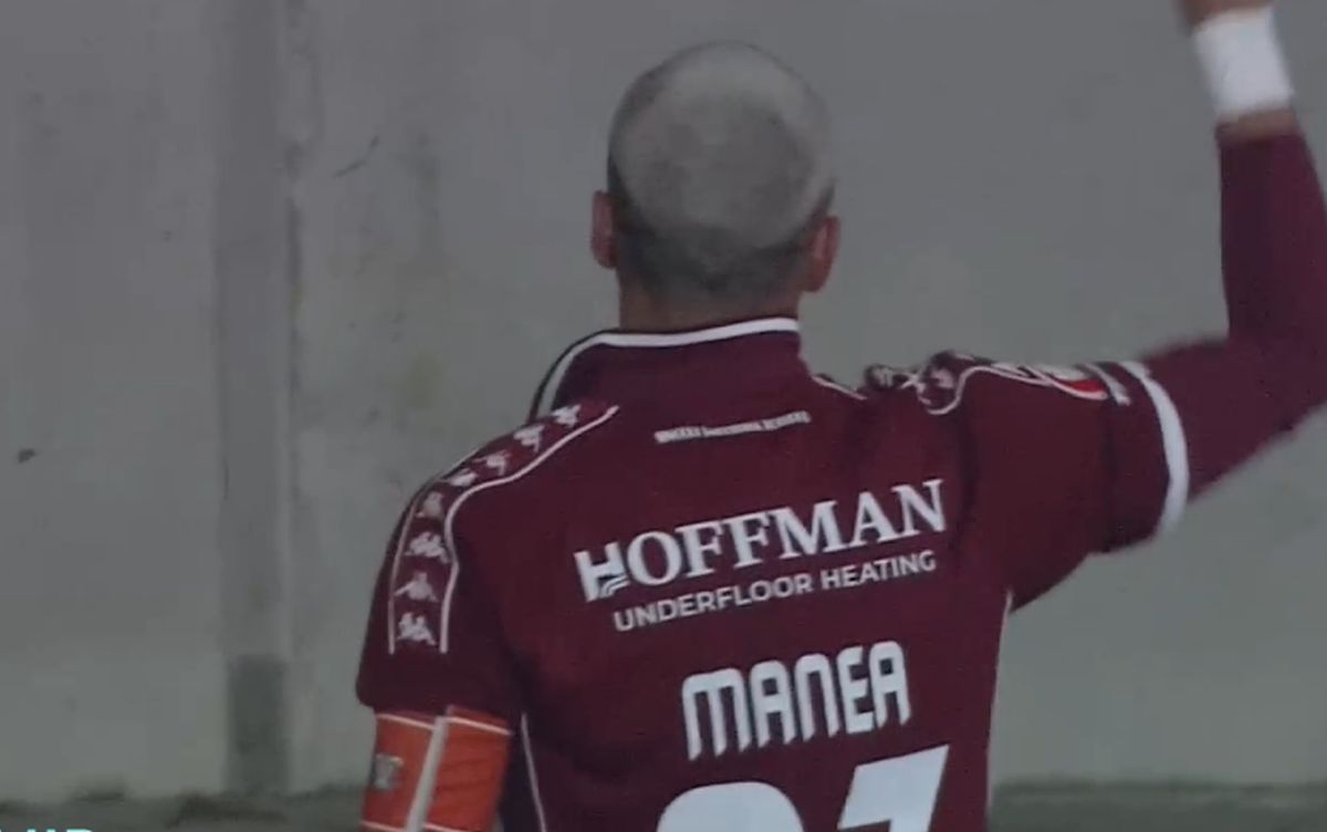 Imagini emoționante după Hermannstadt - Rapid » Cristian Manea, în lacrimi, consolat de coechipieri