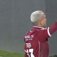 Cristi Manea, în lacrimi după Hermannstadt - Rapid, consolat de colegi / foto: captură Digi Sport