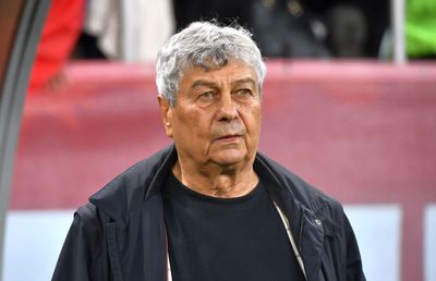 Mircea Lucescu rămâne la națională » Va conduce România la barajul cu Turcia