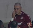 Cristi Manea, în lacrimi după Hermannstadt - Rapid, consolat de colegi / foto: captură Digi Sport