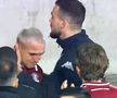 Cristi Manea, în lacrimi după Hermannstadt - Rapid, consolat de colegi / foto: captură Digi Sport