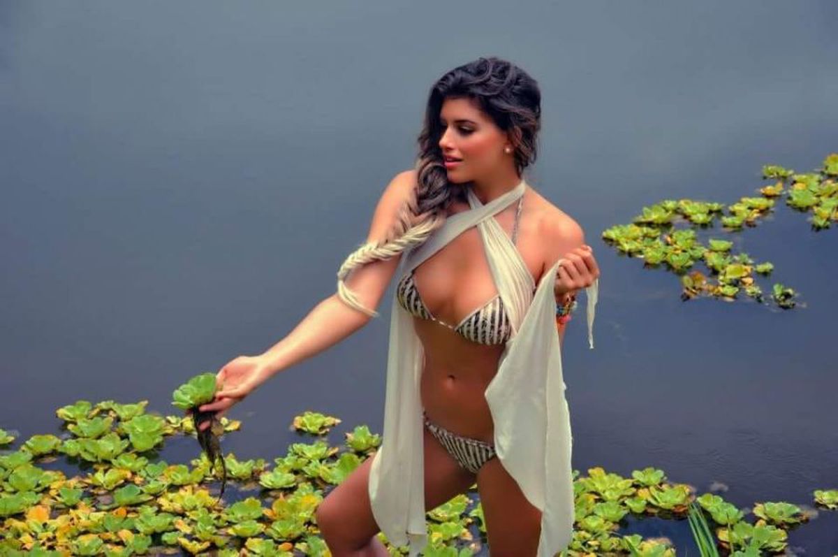 FOTO Fostul model din Columbia care prezintă acum știri în România » A pozat în FHM