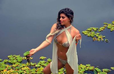 FOTO Fostul model din Columbia care prezintă acum știri în România » A pozat în FHM