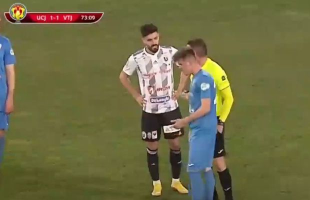 VIDEO + FOTO U Cluj - Viitorul Pandurii, scăpat complet de sub control de arbitrul Andrei Antonie! Deciziile care au dinamitat finalul