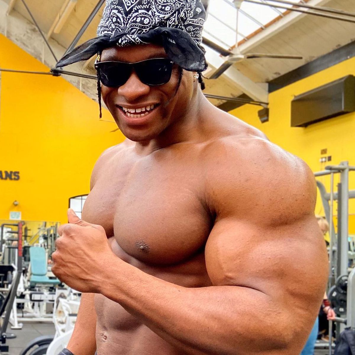 Uriaș londonez, celebru pe rețelele de socializare, de la pictură la box: „Nu-mi pasă de calorii”