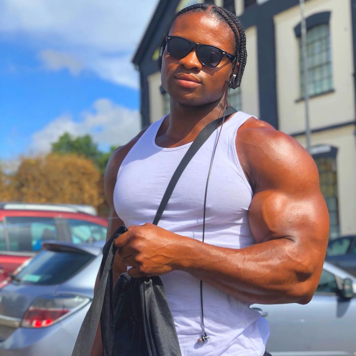 Uriaș londonez, celebru pe rețelele de socializare, de la pictură la box: „Nu-mi pasă de calorii”