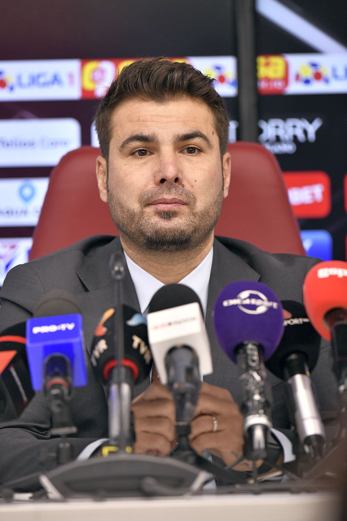 Adrian Mutu s-a enervat la prima conferință la Rapid: „Nu sunt pupincurist! Aveți niște întrebări... Dacă o vezi pe Sharon Stone ce faci?”