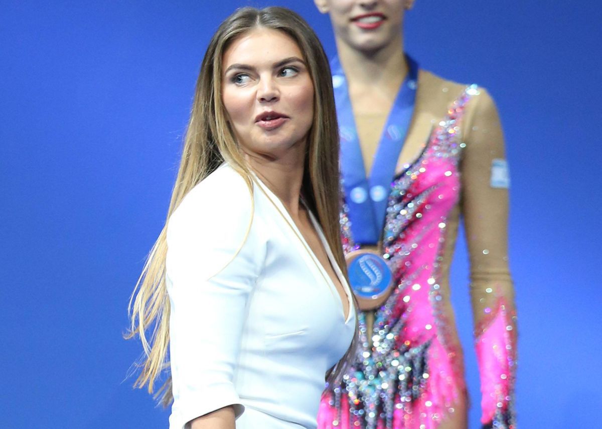 Vladimir Putin i-a cumpărat un penthouse de lux fostei gimnaste cu care se iubește! Imagini incredibile