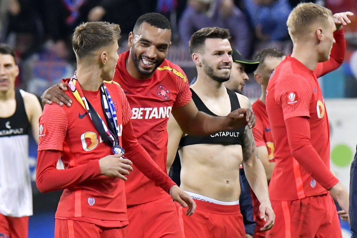 Ce harababură! Cum au aflat jucătorii de la FCSB că Leo Strizu și-a dat demisia: „Nu știu, nu am fost atent”