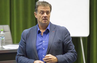 Scos în decor de Vassaras » Prima măsură dură după arbitrajul scandalos de la CFR Cluj - UTA Arad!