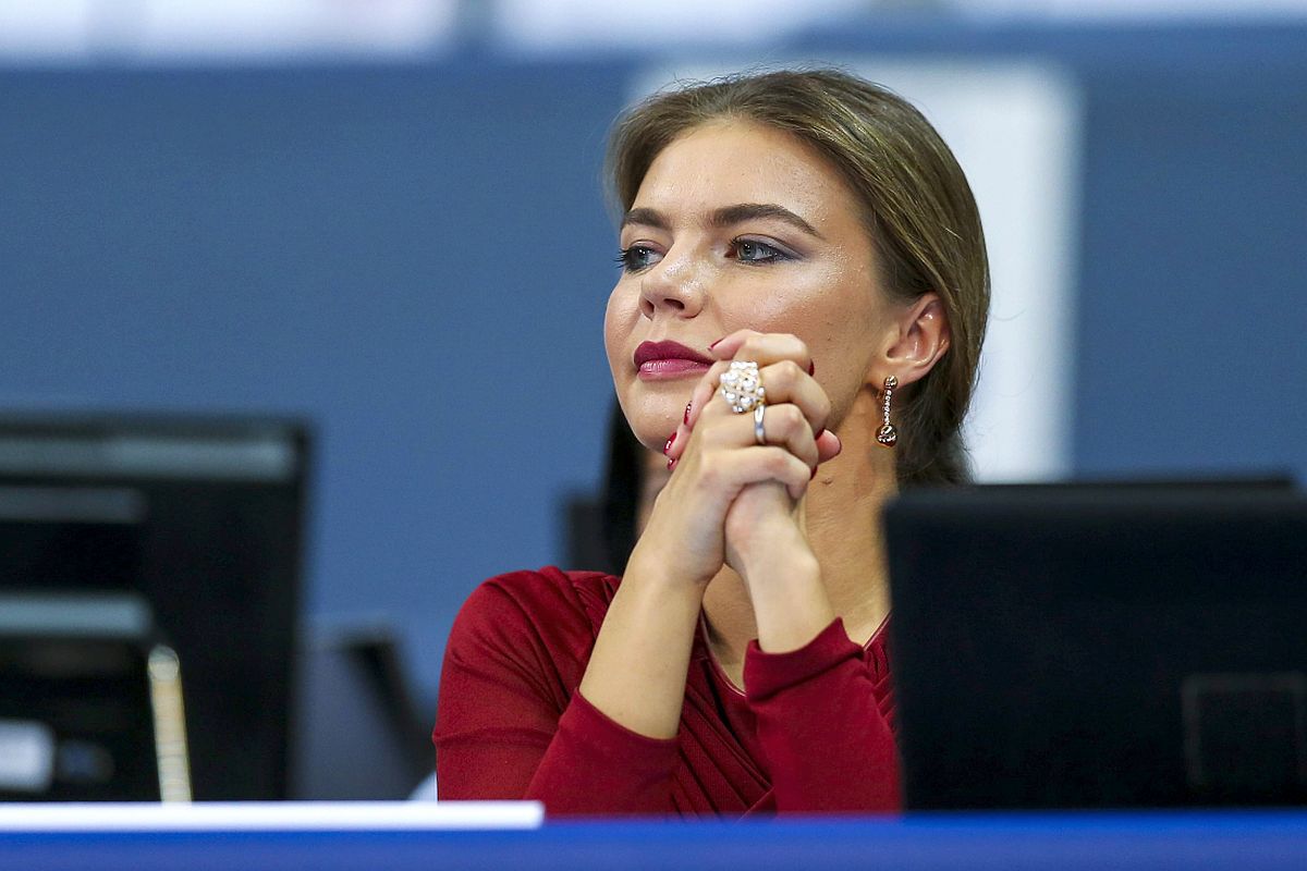 Vladimir Putin i-a cumpărat un penthouse de lux fostei gimnaste cu care se iubește! Imagini incredibile