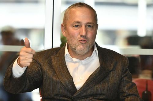 Mihai Rotaru, principalul finanțator al Universității Craiova, continuă să se opună ideii ca oficialii cluburilor din Superliga să fie în același timp angajați ai televiziunilor de sport.