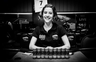 Cum să te descurci ca dealer profesionist de poker