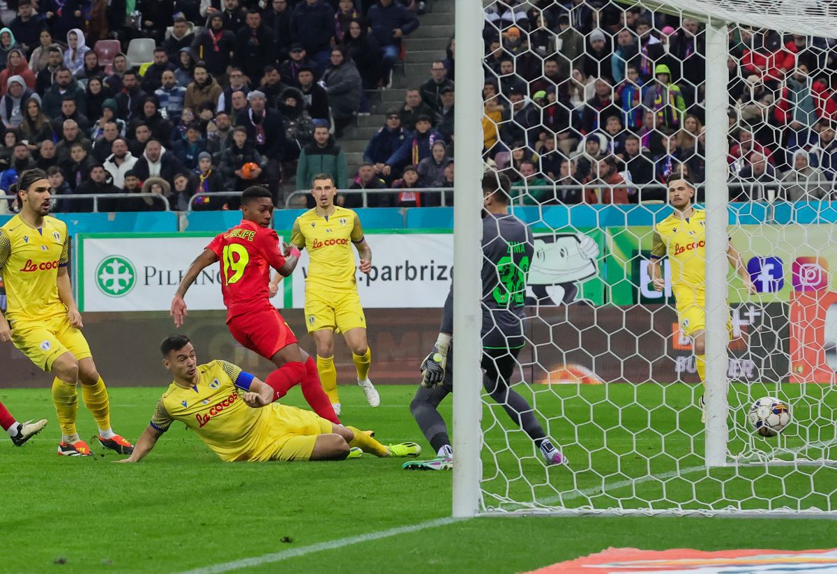 S-a „rupt” la nici 5 minute după ce a intrat la FCSB!