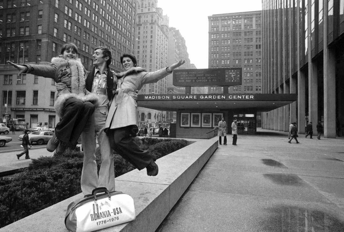 Fotografia rară postată de Ambasada Statelor Unite cu Nadia Comăneci » 46 de ani de la realizarea ei